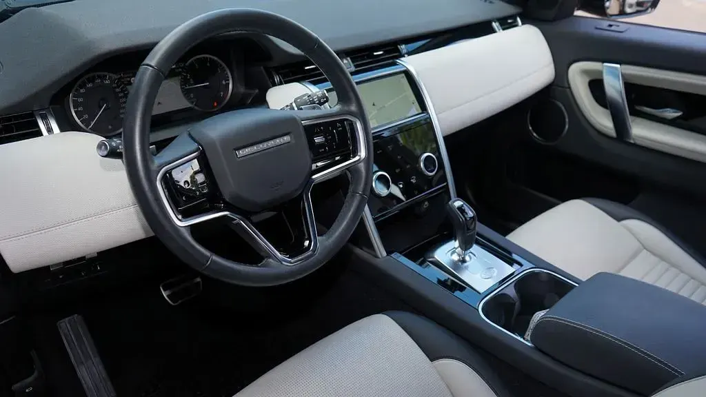 Gebraucht Land Rover Discovery Sport R-Dynamic 309 PS (227 kW) 2023 Schwarz SUV