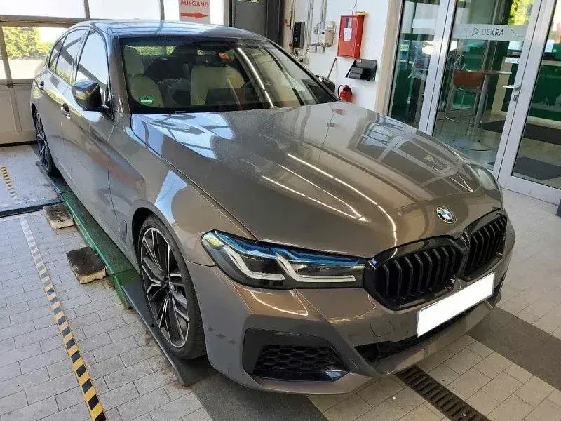 Gebraucht BMW M550 Performance 530 PS (389 kW) 2023 Grau Limousine