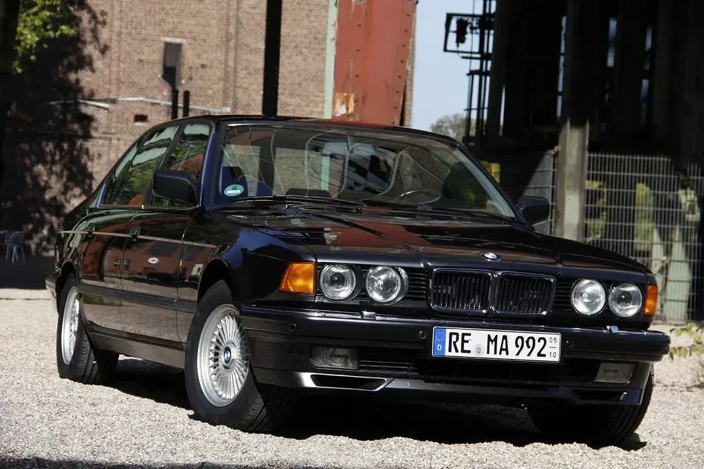 Gebraucht BMW 750 300 PS (220 kW) 1992 Schwarz Limousine