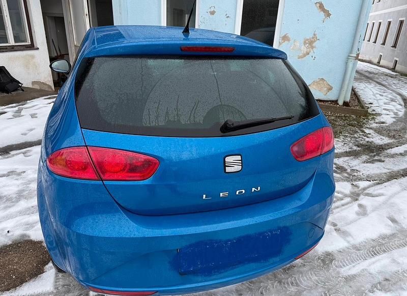 Second-hand Seat Leon 102 CP (75 kW) 2010 Albastru Hatchback