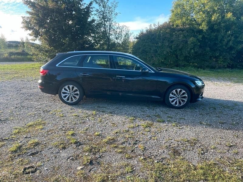 Second-hand Audi A4 Comfort 190 CP (139 kW) 2017 Negru Break