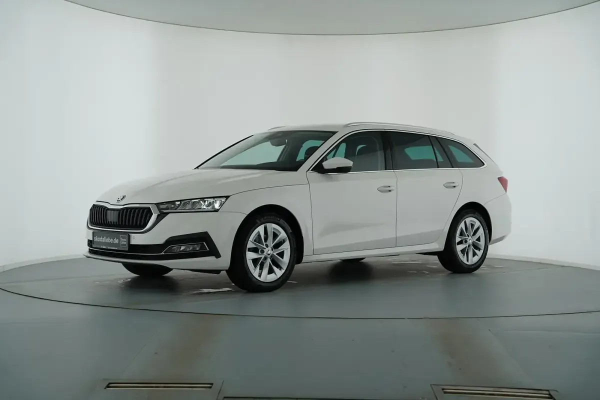 Gebraucht Skoda Octavia Style 116 PS (85 kW) 2024 Candyweiss Kombi