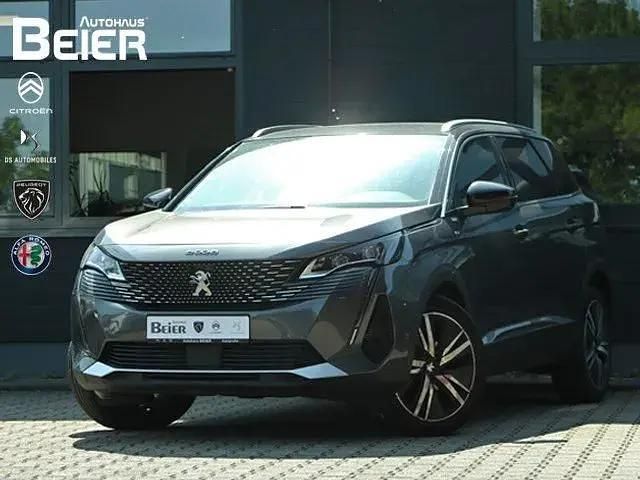 Grau Gebraucht 2023 Peugeot 5008 GT Van / Kleinbus | 41.980 € (Teuer) - Bild 1/4
