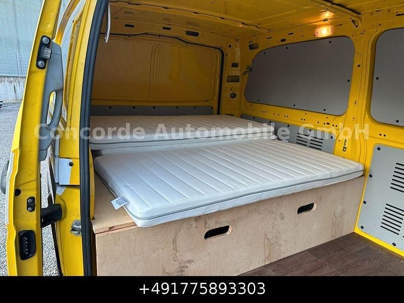 Gebraucht Mercedes Vito 95 PS (69 kW) 2011 Verkehrsgelb "89" Van