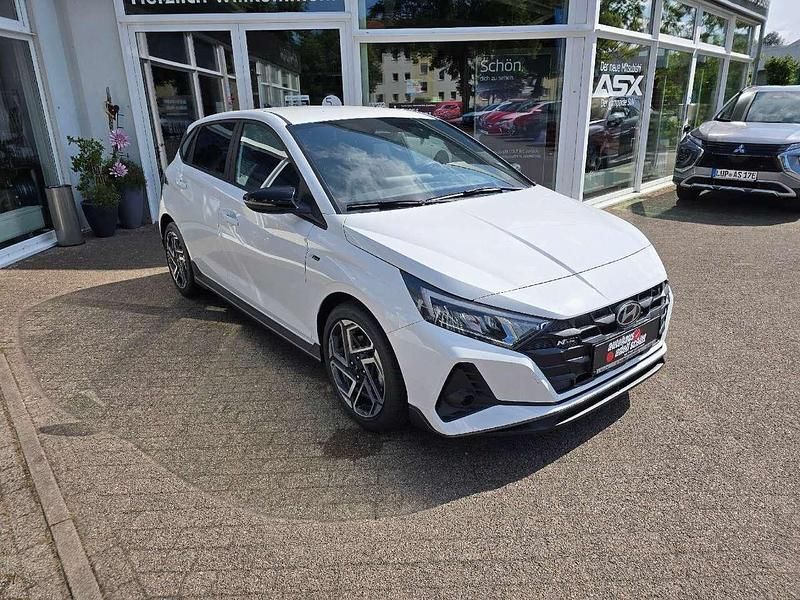 Neu Hyundai i20 N Line 101 PS (74 kW) 2025 Weiß Limousine