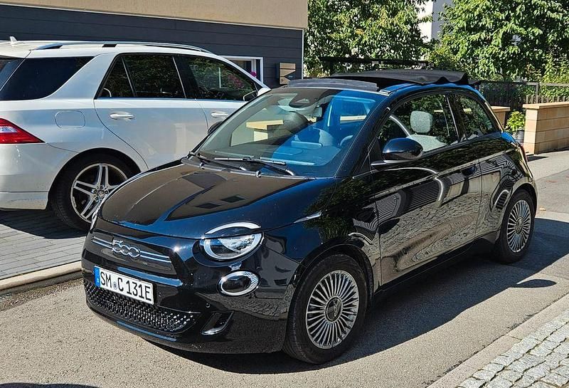 Schwarz Gebraucht 2022 Fiat 500e Icon Cabrio | 17.700 € (Superpreis) - Bild 1/1