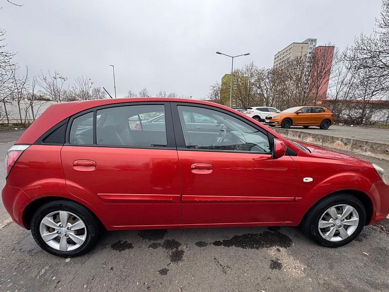Gebraucht Kia Rio 80 PS (58 kW) 2011 Rot Kleinwagen