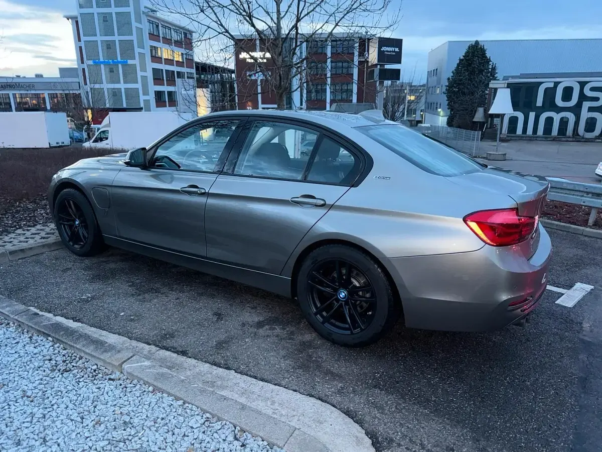 Käytetty BMW 330e iPerformance 252 HP (185 kW) 2017 Andere farben Sedan
