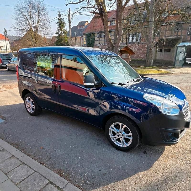 Second-hand Opel Combo 90 CP (66 kW) 2015 Albastru Monovolum