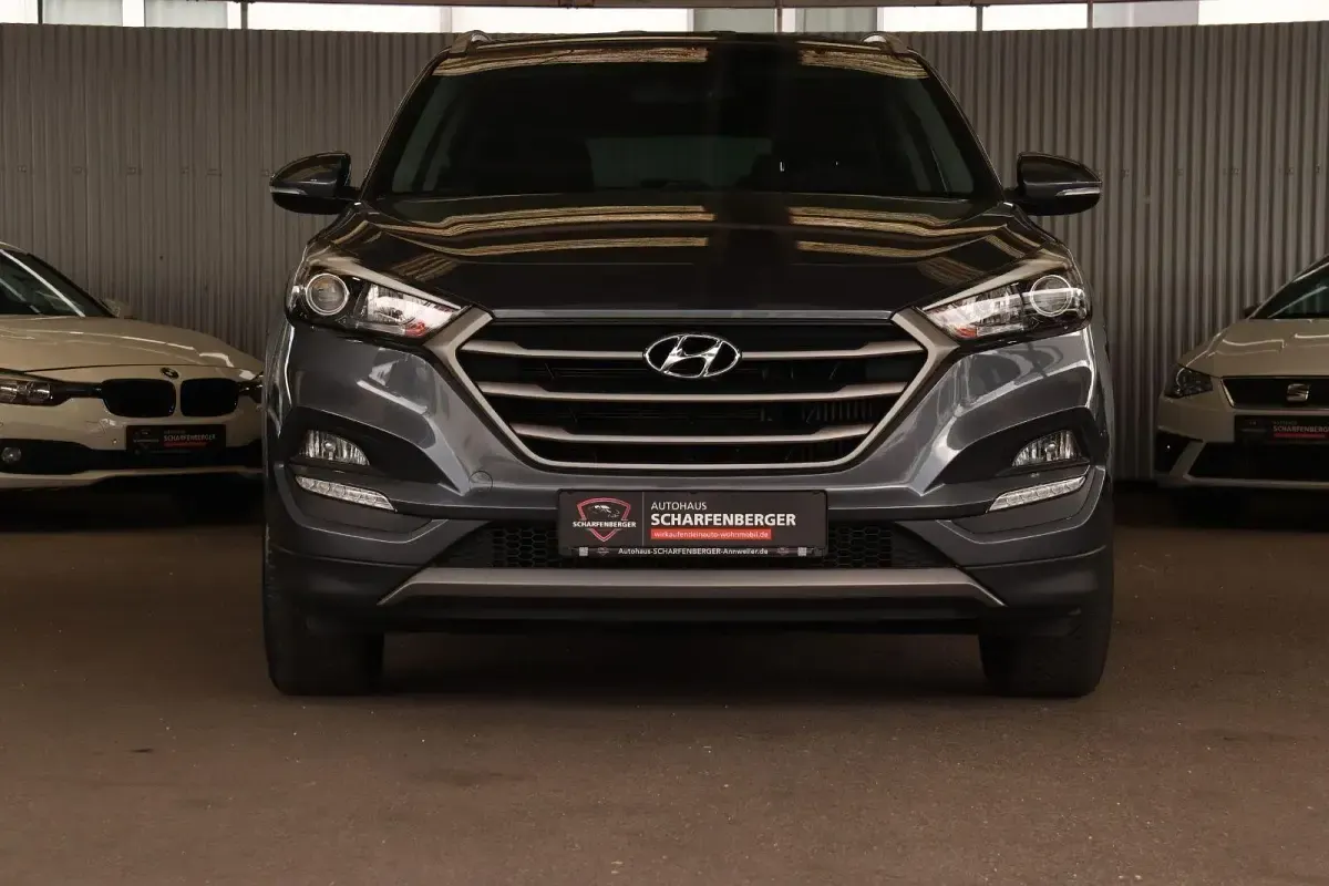 Gebraucht Hyundai Tucson 177 PS (130 kW) 2016 Grau SUV