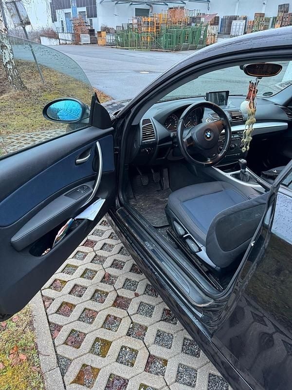Gebraucht BMW 116 122 PS (89 kW) 2007 Schwarz Kleinwagen