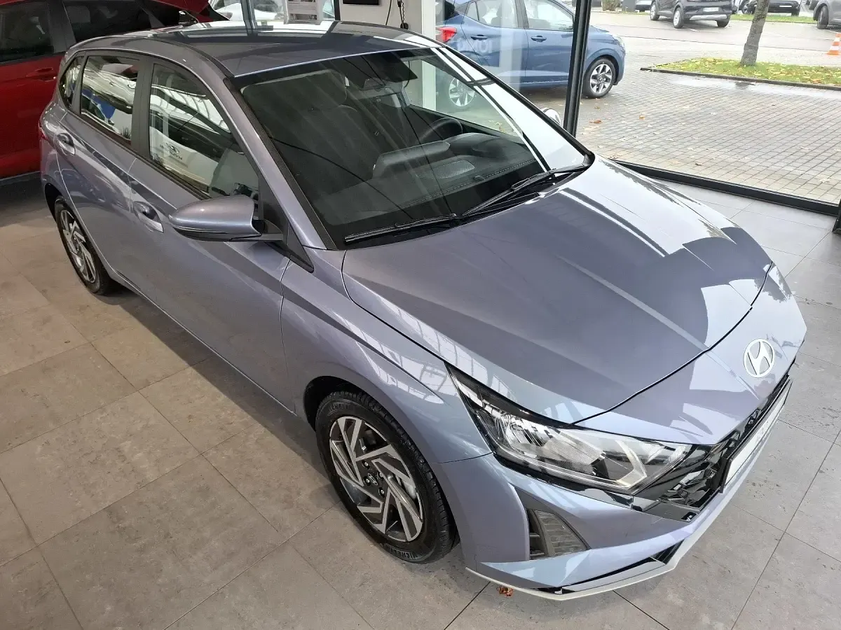Neu Hyundai i20 Trend 101 PS (74 kW) 2025 Meta blue (blau) Kleinwagen