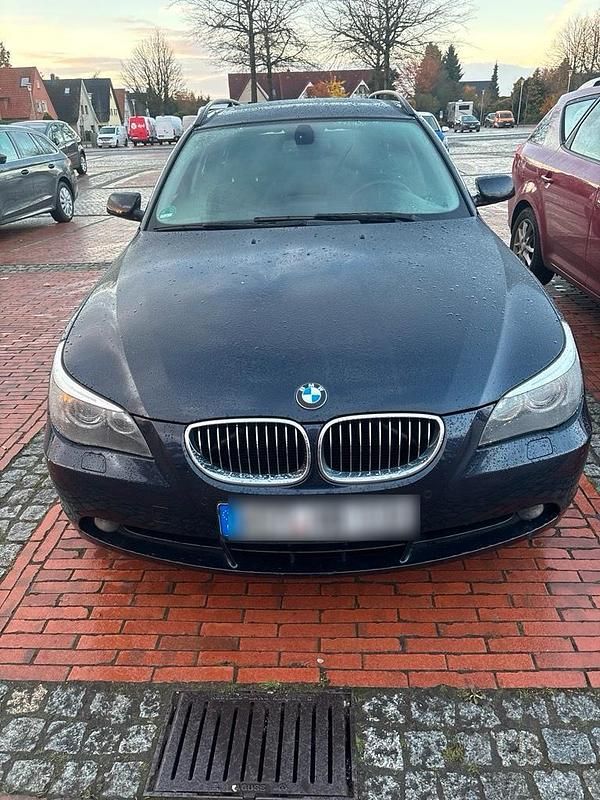 Blau Gebraucht 2006 BMW 523 Kombi | 3.900 € (Fairer Preis) - Bild 1/4