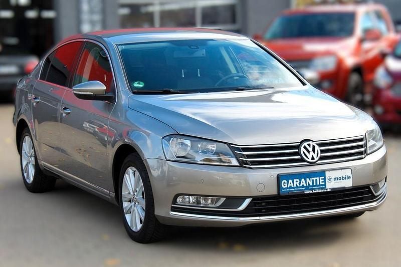 Braun Gebraucht 2013 VW Passat Comfortline Limousine | 8.990 € (Guter Preis) - Bild 1/4