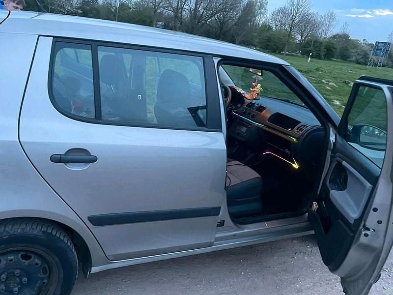 Gebraucht Skoda Fabia 70 PS (51 kW) 2009 Grau Kleinwagen