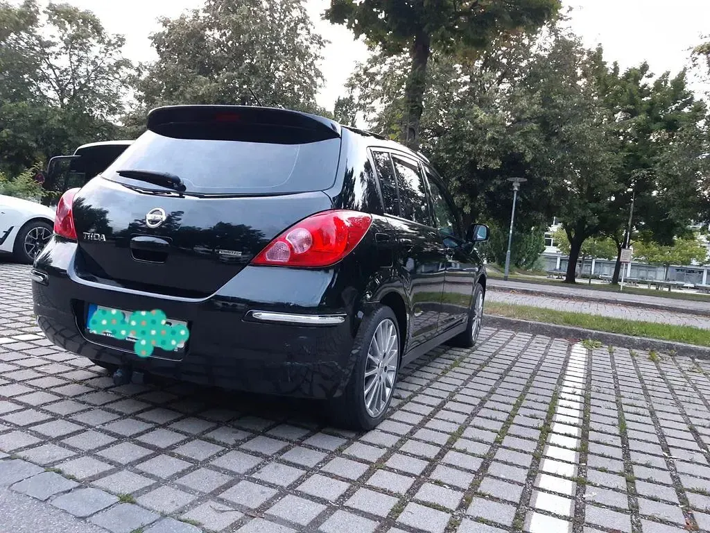 Gebraucht Nissan Tiida Tekna 110 PS (80 kW) 2009 Schwarz Limousine
