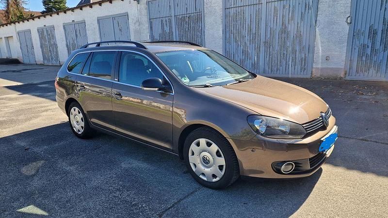 Braun Gebraucht 2012 VW Golf VII Style Kombi | 3.000 € (Guter Preis) - Bild 1/4