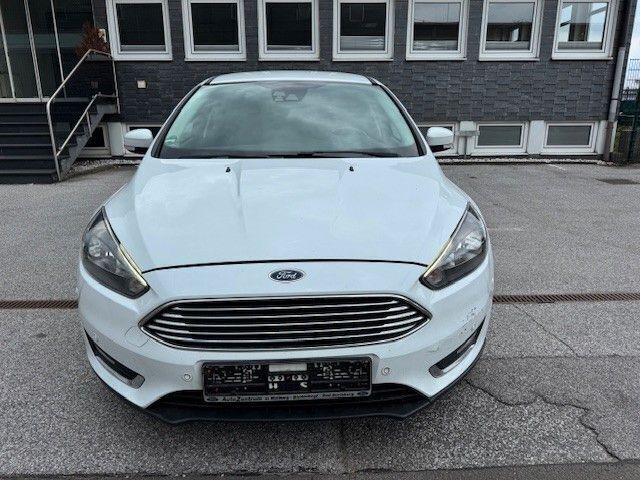 Weiß Gebraucht 2017 Ford Focus Titanium Kombi | 5.500 € (Superpreis) - Bild 1/4