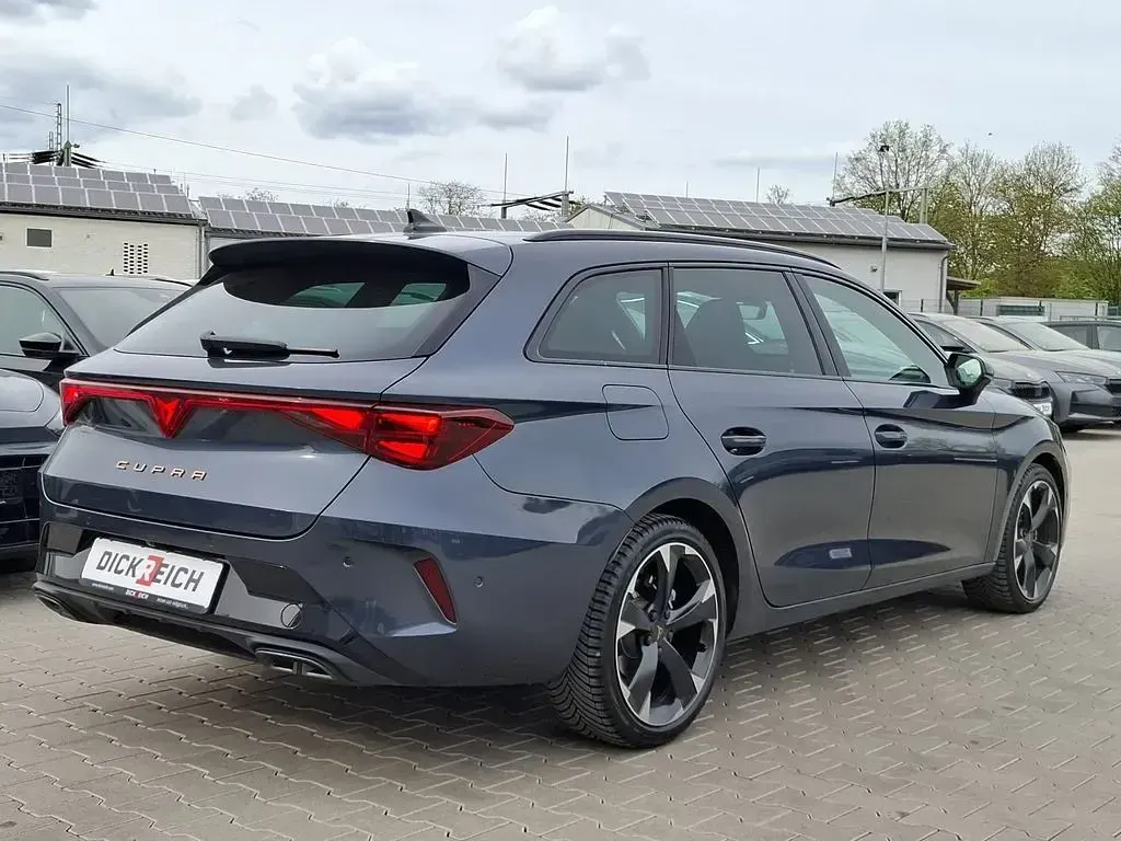 Używany Cupra Leon 150 KM (110 kW) 2025 Szary Sedan/Limuzyna