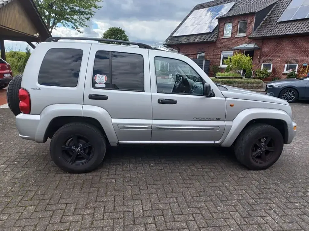 Käytetty Jeep Cherokee 211 HP (155 kW) 2003 Hopea Katumaasturi