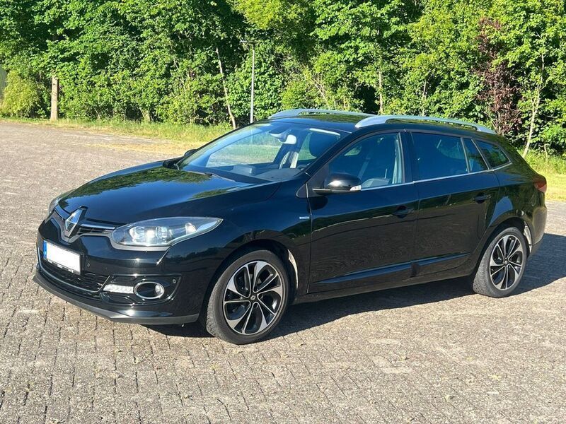 Schwarz Gebraucht 2016 Renault Mégane III Bose Edition Limousine | 9.800 € (Etwas zu teuer) - Bild 1/4