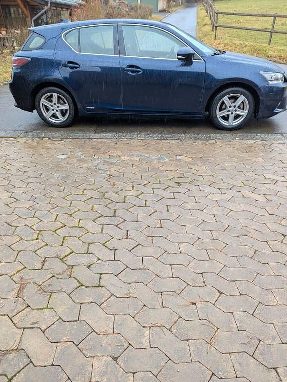 Gebraucht Lexus CT200h Executive Line 136 PS (100 kW) 2017 Blau Limousine