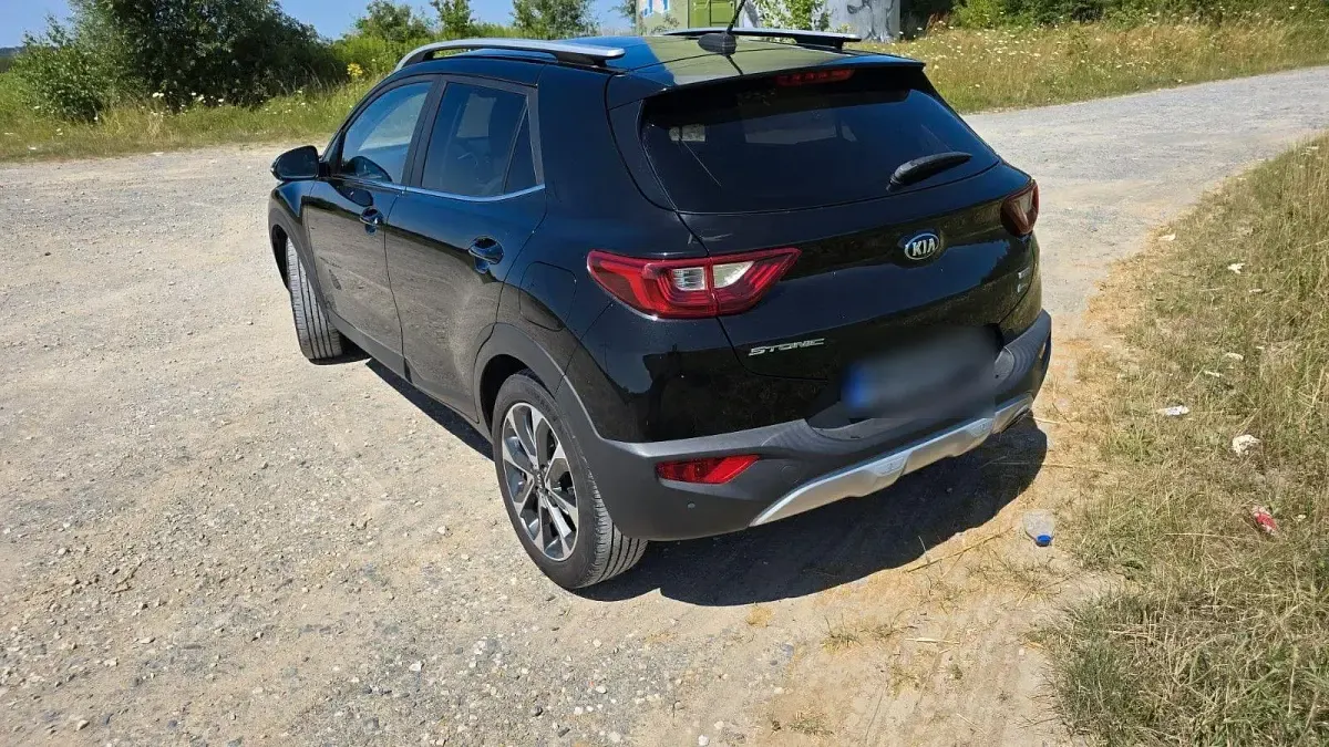 Gebraucht Kia Stonic Spirit 120 PS (88 kW) 2017 Schwarz SUV