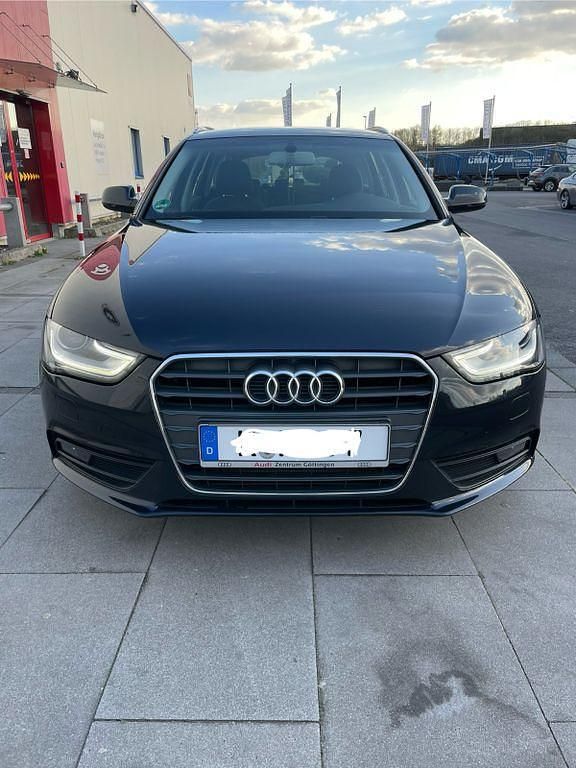 Second-hand Audi A4 Attraction 120 CP (88 kW) 2013 Albastru Break