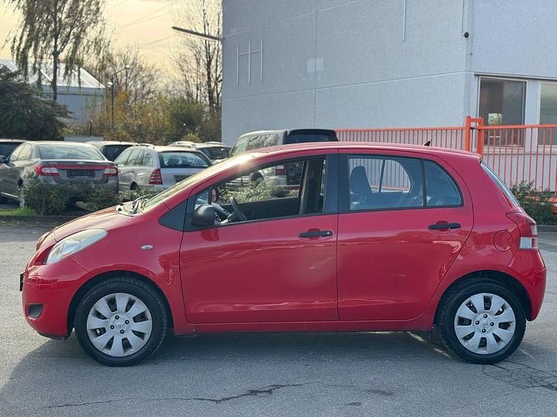 Gebraucht Toyota Yaris Cool 69 PS (50 kW) 2010 Rot Limousine