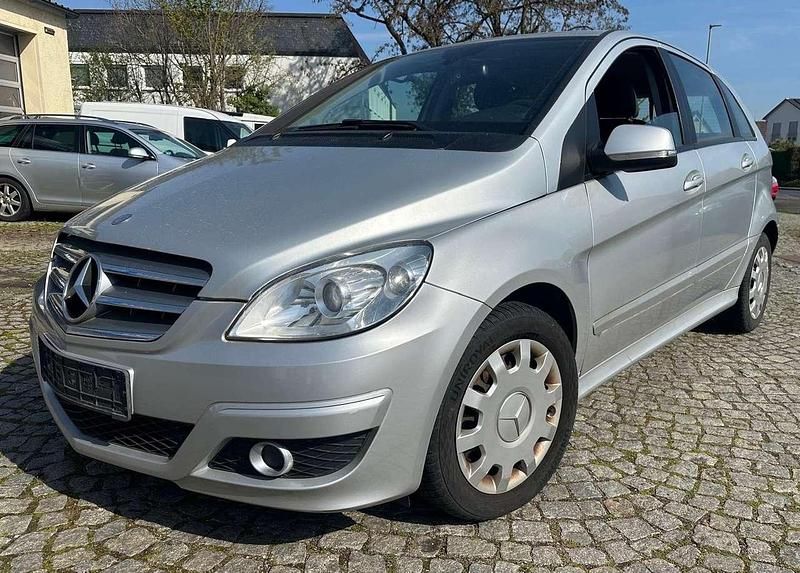 Gebraucht Mercedes B180 109 PS (80 kW) 2010 Polarsilber  metalliclack Van / Kleinbus