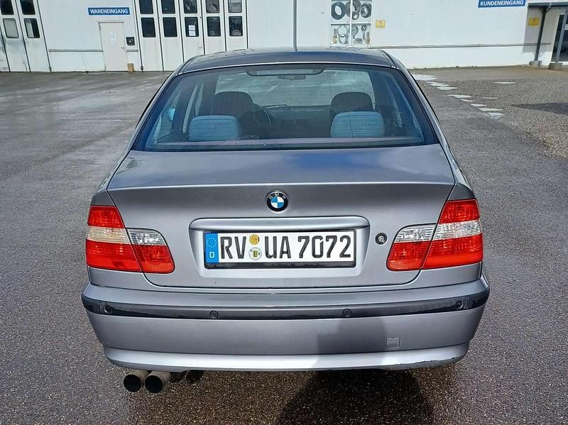 Second-hand BMW 318 143 CP (105 kW) 2004 Gri Berlinǎ