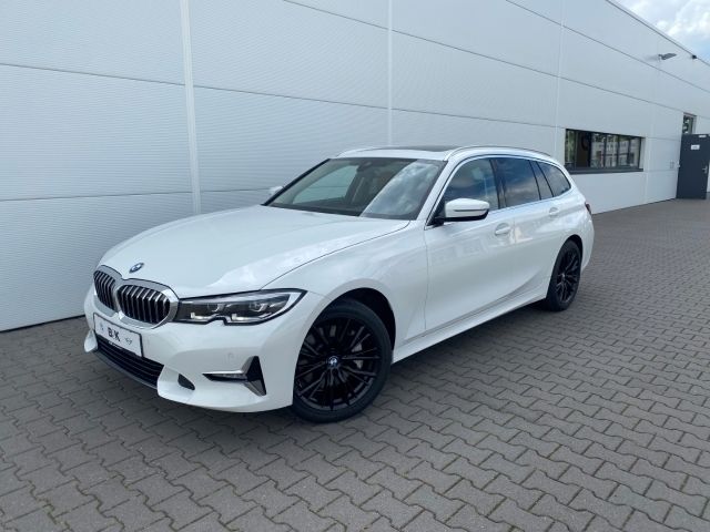 Weiß alpinweiss 3weiß Gebraucht 2021 BMW 330 Luxury Line Kombi | 49.350 € - Bild 1/4