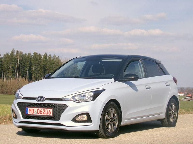 Gebraucht Hyundai i20 84 PS (61 kW) 2020 Schwarz Kleinwagen