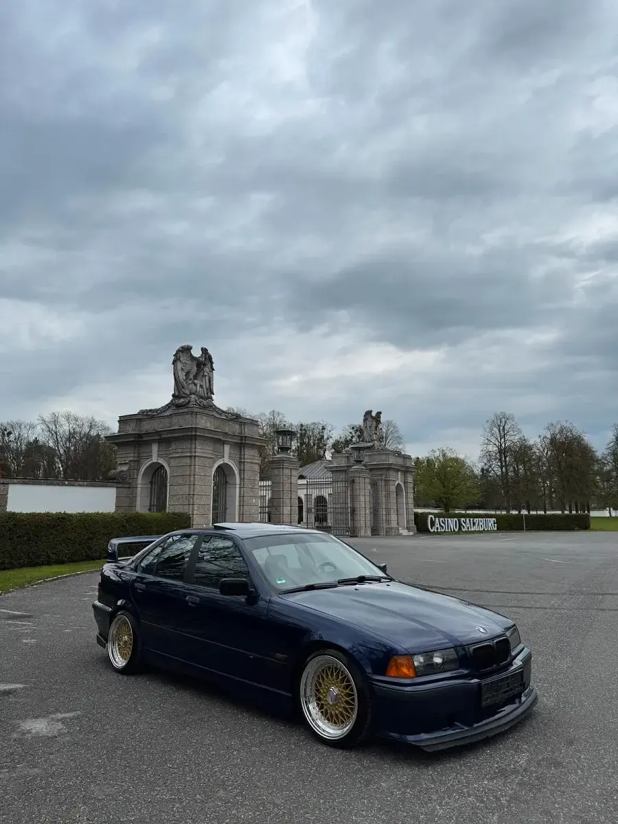 Gebraucht BMW 320 150 PS (110 kW) 1995 Blau Limousine