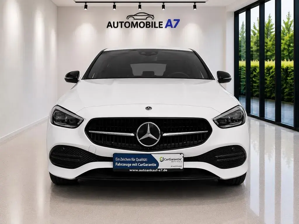 Gebraucht Mercedes C300 Night 265 PS (194 kW) 2022 Weiß Limousine