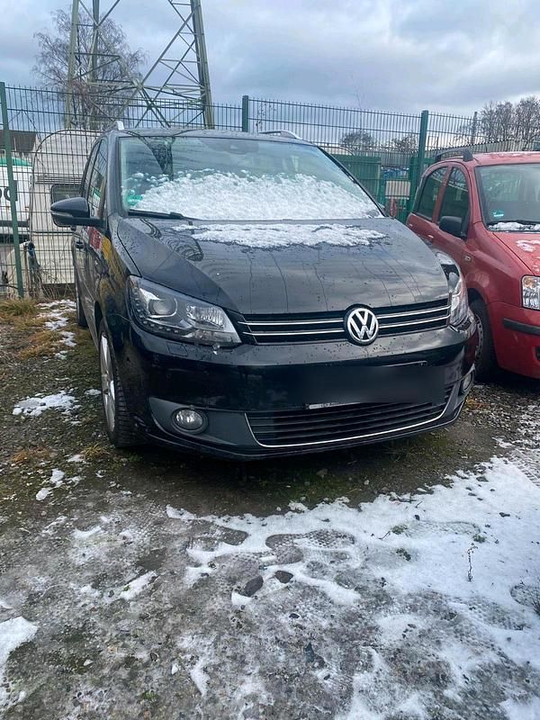 Gebraucht VW Touran Life 140 PS (102 kW) 2014 Schwarz Van / Kleinbus