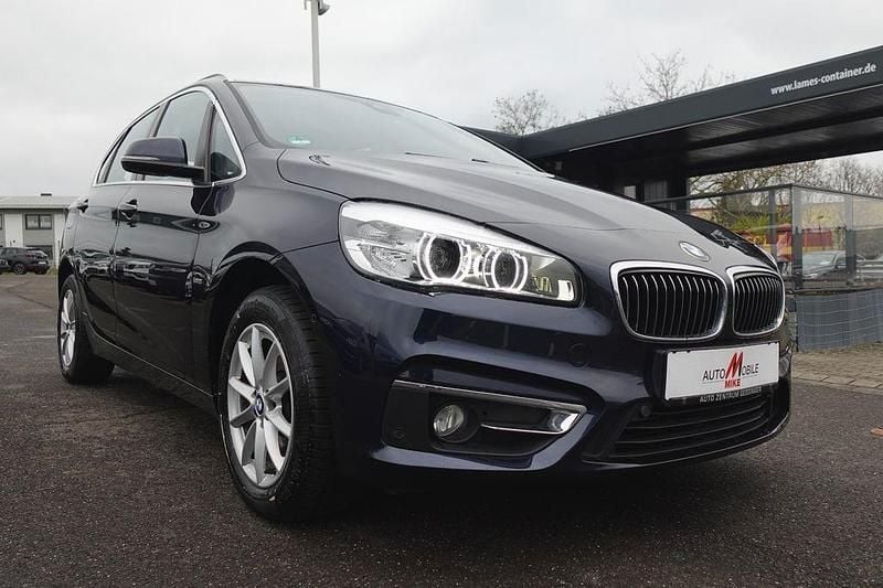 Blau Gebraucht 2017 BMW 218 Active Tourer Luxury Line Van / Kleinbus | 14.790 € (Fairer Preis) - Bild 1/4
