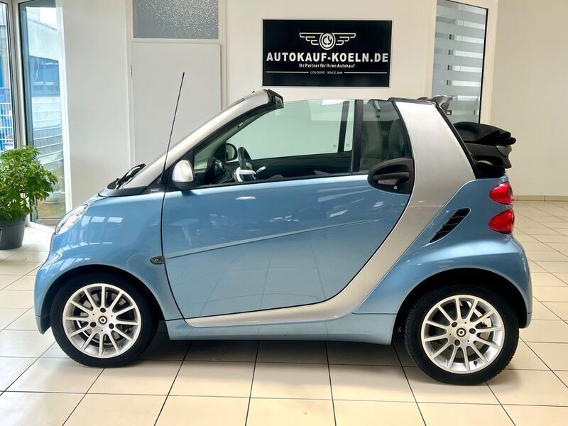 Silber Gebraucht 2011 Smart ForTwo Cabrio Passion Cabrio | 9.890 € (Teuer) - Bild 1/4