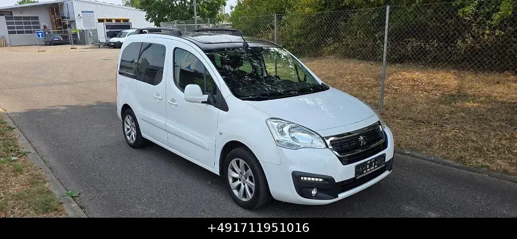 Gebraucht Peugeot Partner Tepee Allure 120 PS (88 kW) 2017 Weiß Van / Kleinbus