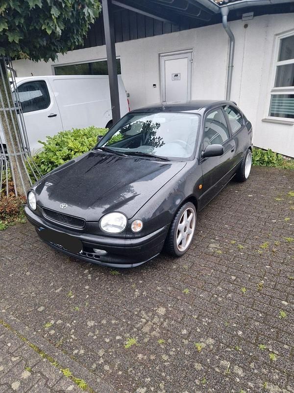 Schwarz Gebraucht 1998 Toyota Corolla Limousine | 2.199 € (Fairer Preis) - Bild 1/4