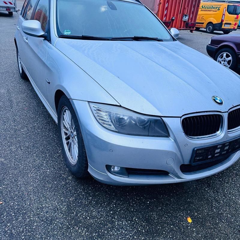 Silber Gebraucht 2010 BMW 320 Kombi | 2.800 € (Superpreis) - Bild 1/4