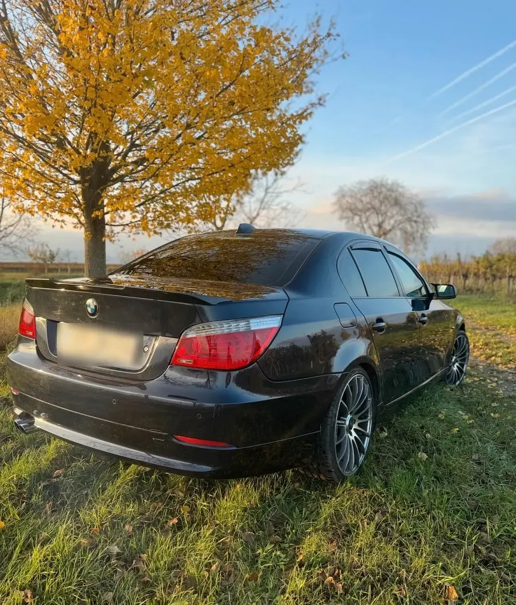 Gebraucht BMW 530 272 PS (200 kW) 2008 Blau Limousine