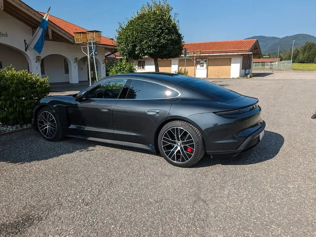 Gebraucht Porsche Taycan 4S 419 kW (571 PS) 2023 Grau Limousine