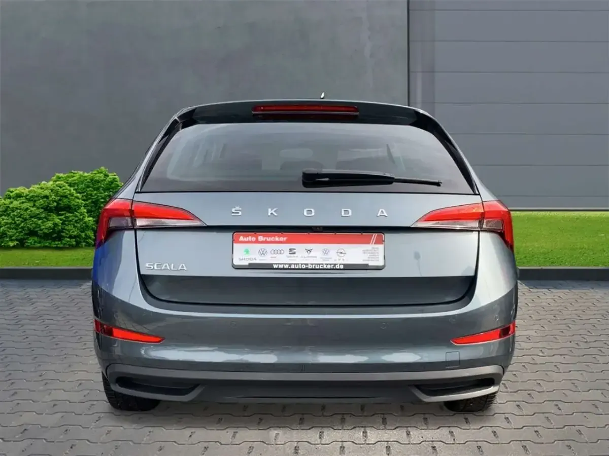Gebraucht Skoda Scala Clever 110 PS (80 kW) 2021 Quarzgrau metallic Kleinwagen