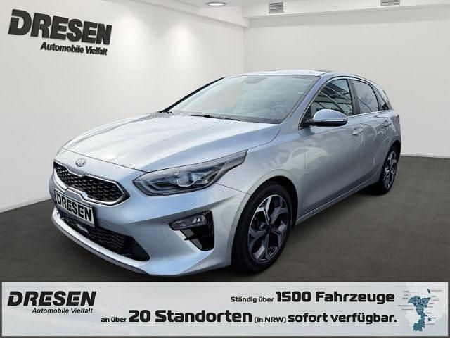 Kcs) sparklingsilber met. (silber Gebraucht 2018 Kia Ceed Spirit Limousine | 16.480 € (Fairer Preis) - Bild 1/4
