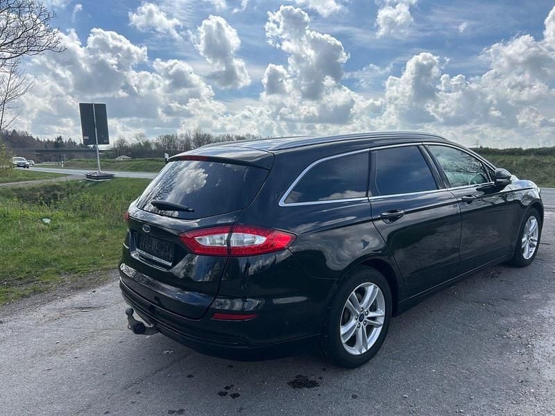Gebraucht Ford Mondeo Titanium 116 PS (85 kW) 2015 Schwarz Kombi