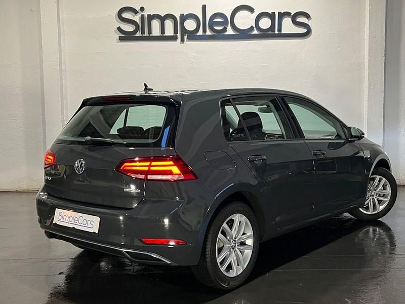Gebraucht VW Golf VII Comfortline 131 PS (96 kW) 2019 Grau Limousine