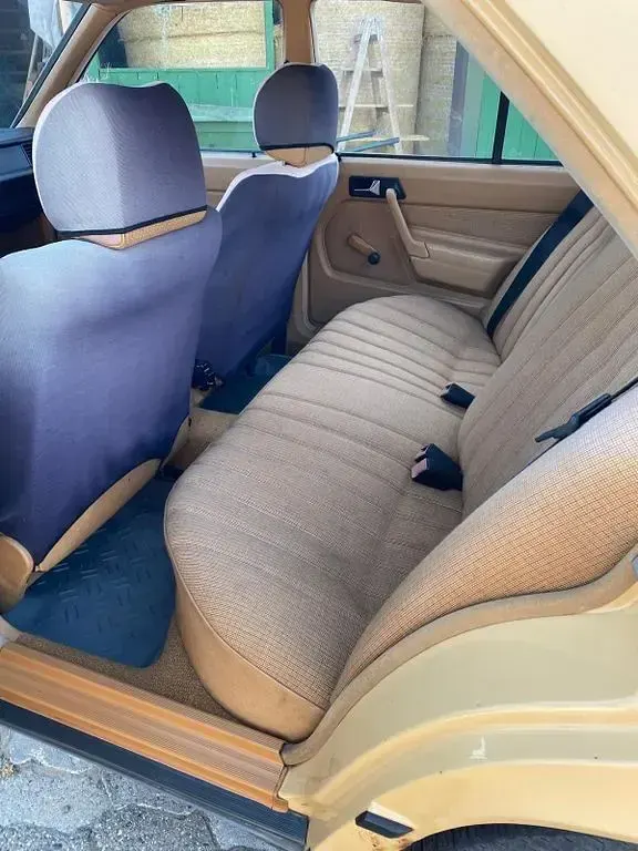 Gebraucht Mercedes 190 72 PS (52 kW) 1987 Gelb Limousine