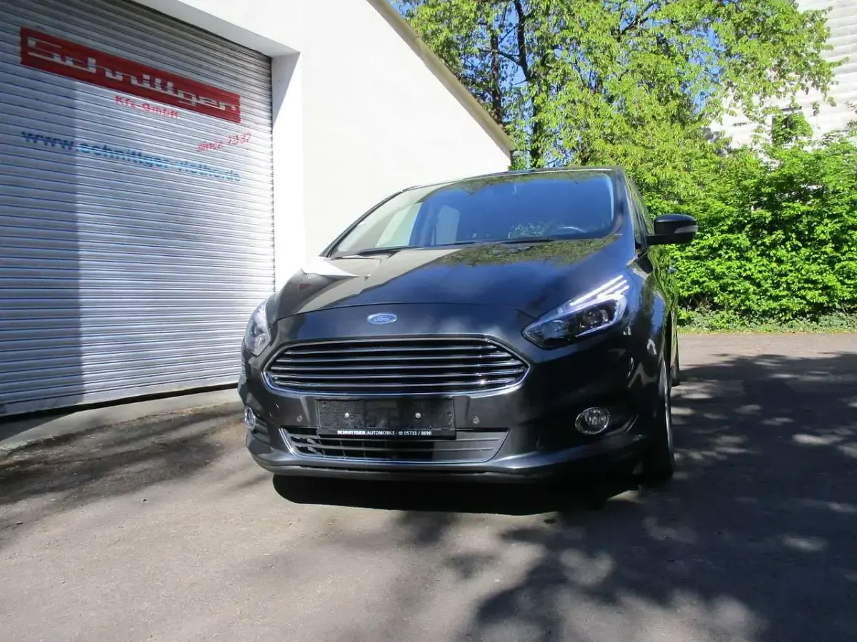Gebraucht Ford S-MAX Titanium 179 PS (131 kW) 2017 Magneticgrau (metallic) Van / Kleinbus