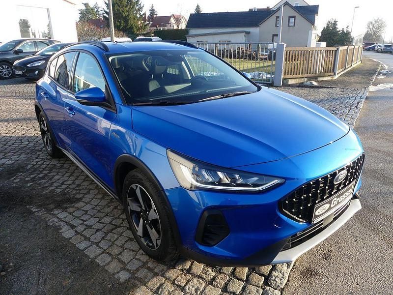 Używany Ford Focus Active 155 KM (114 kW) 2022 Niebieski Sedan/Limuzyna